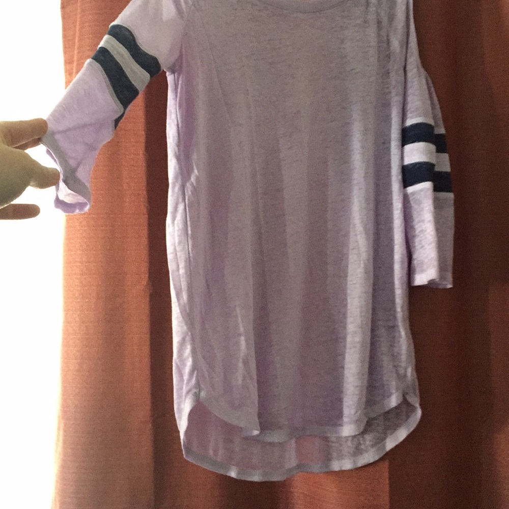 Super lightweight 3/4 length top